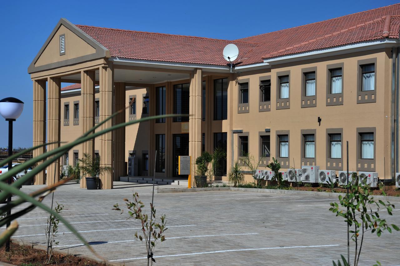 Cresta Mahalapye Hotel Exterior foto